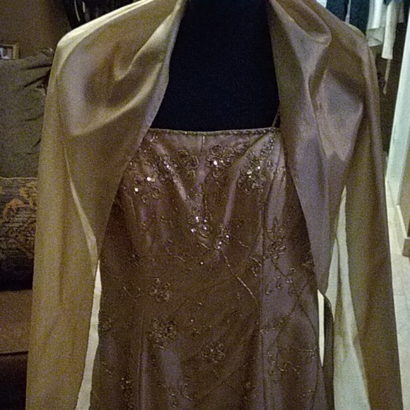 Dress - Picture 4 of 4